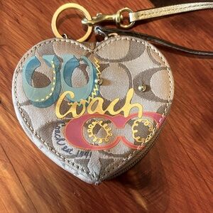 Coach Poppy Daisy 🌼 Appliqué Heart Coin Purse